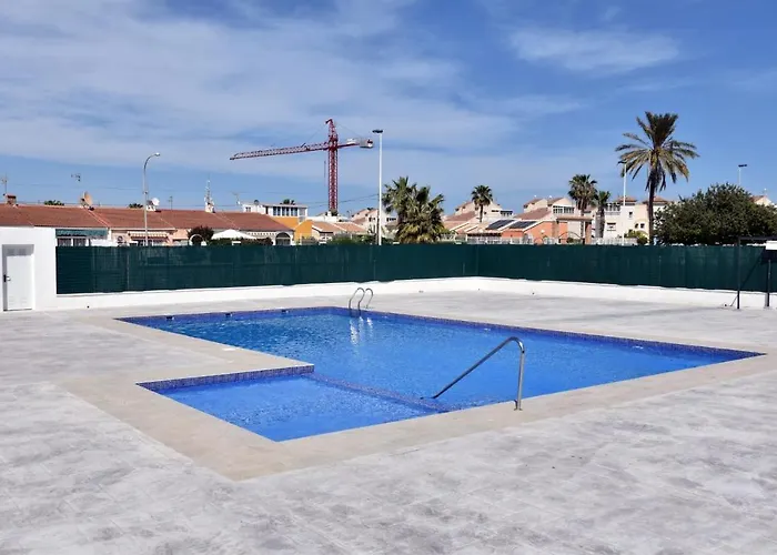 Casa Alex Torrevieja- House - Con Piscina Comunitaria Vakantiehuis